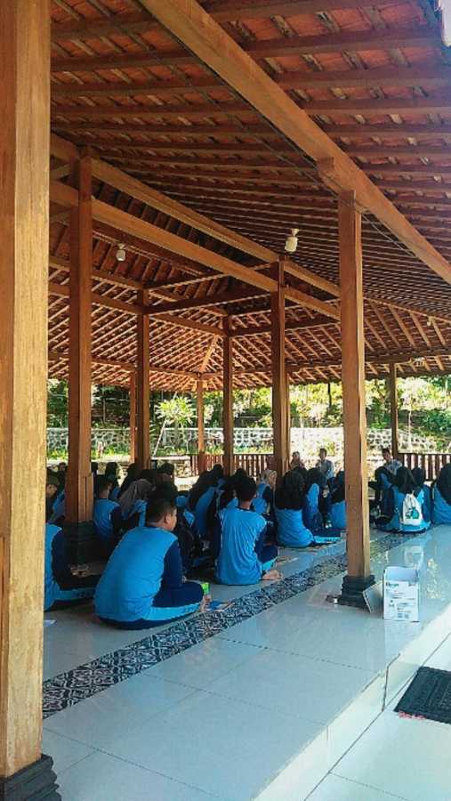 Oteng class mempelajari tentang peninggalan sejarah ratu malang Oteng class mempelajari tentang peninggalan sejarah ratu malang