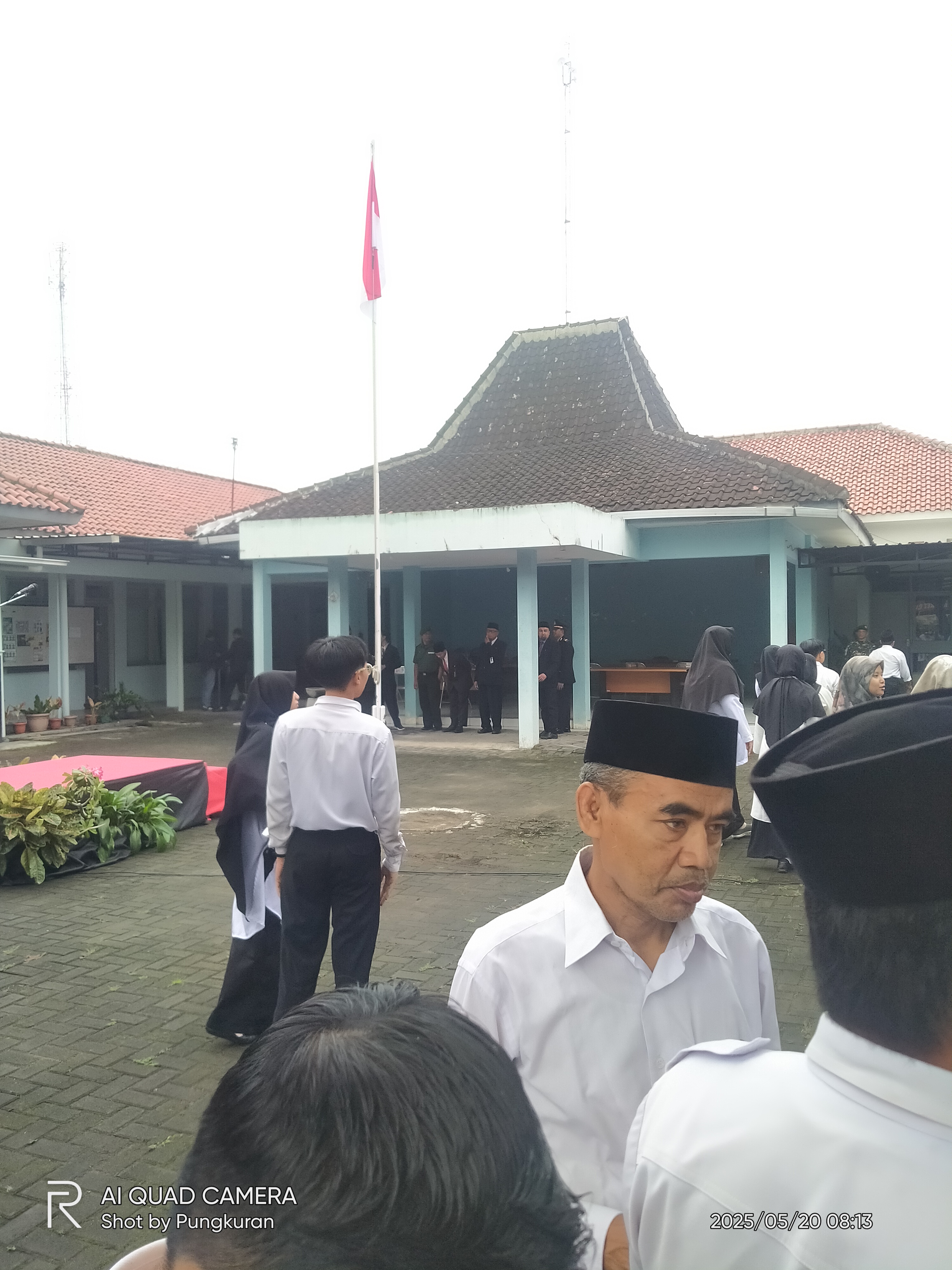 Undangan Upacara Bendera (Pakaian Pamong Kalurahan : Atasan Putih, Bawahan Hitam Kain) Undangan Upacara Bendera (Pakaian Pamong Kalurahan : Atasan Putih, Bawahan Hitam Kain)