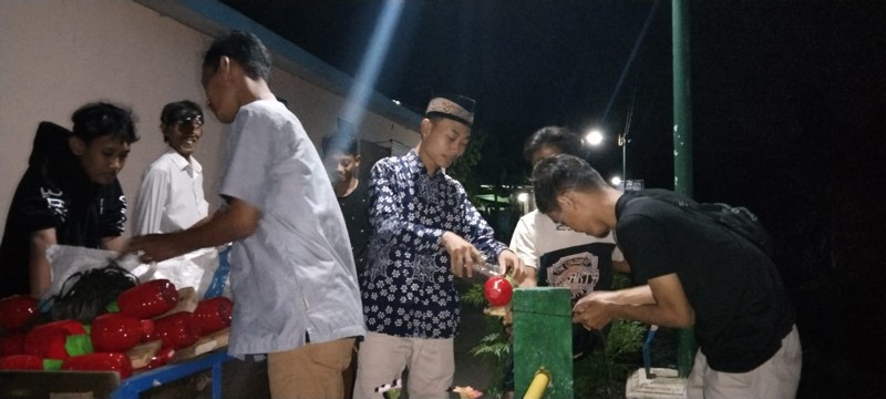 Menerima Bantuan Cat dan Proses Menghias